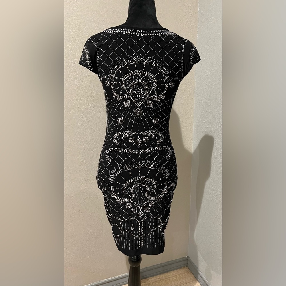 Stretchy body con sparkly dress - Picture 4 of 5